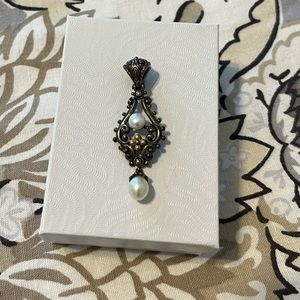 Barbara Bixby pearl pendant